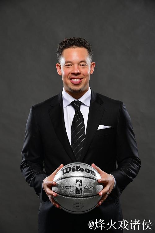 文班是否首发？米奇：我们仍在权衡对球队的最佳选择